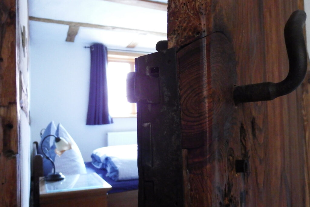 Schlafzimmer mit Doppelbett