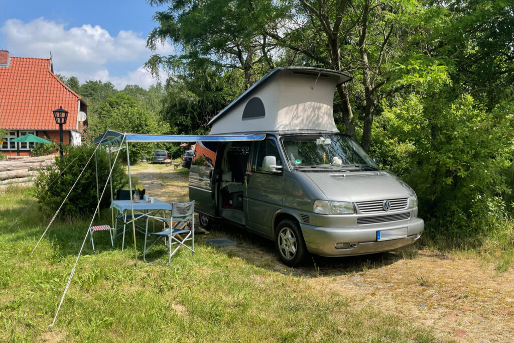 Camper im Garten