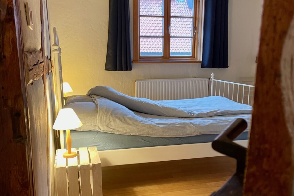 Schlafzimmer mit franz. Bett